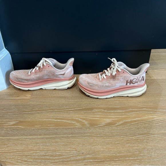 HOKA One One Clifton 9 women’s size 6.5 - Picture 2 of 9